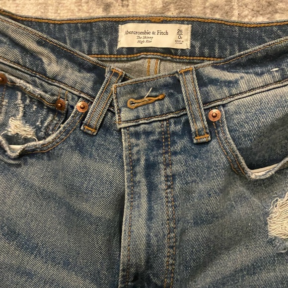 Abercrombie and Fitch High Rise Skinny Jeans. Size 0/25 - Picture 4 of 8